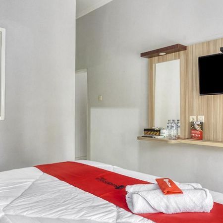 Hotel RedDoorz near Sindu Kusuma Edupark 2 Cebongan Exterior foto