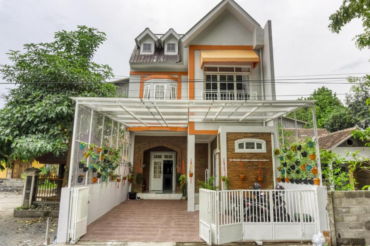 Hotel RedDoorz near Sindu Kusuma Edupark 2 Cebongan Exterior foto